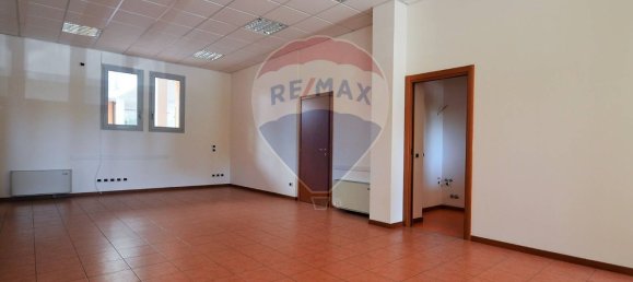 Oficina de 3 habitaciónes en Padua, Italy No. 56715 16