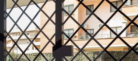 2 rooms Apartment in Rome, Italy No. 26563 8