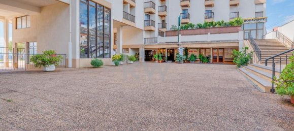 77m² Commercial property in Funchal, Portugal No. 72835 21