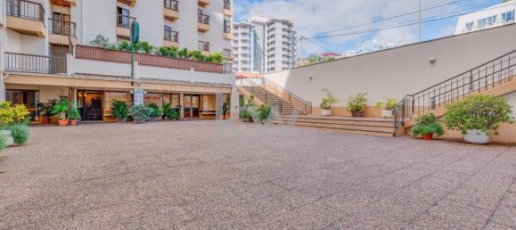 77m² Commercial property in Funchal, Portugal No. 72835 22