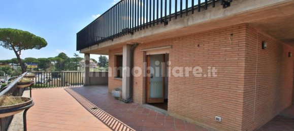 Квартира с 3 спальнями в Рим, Италия № 137808 2