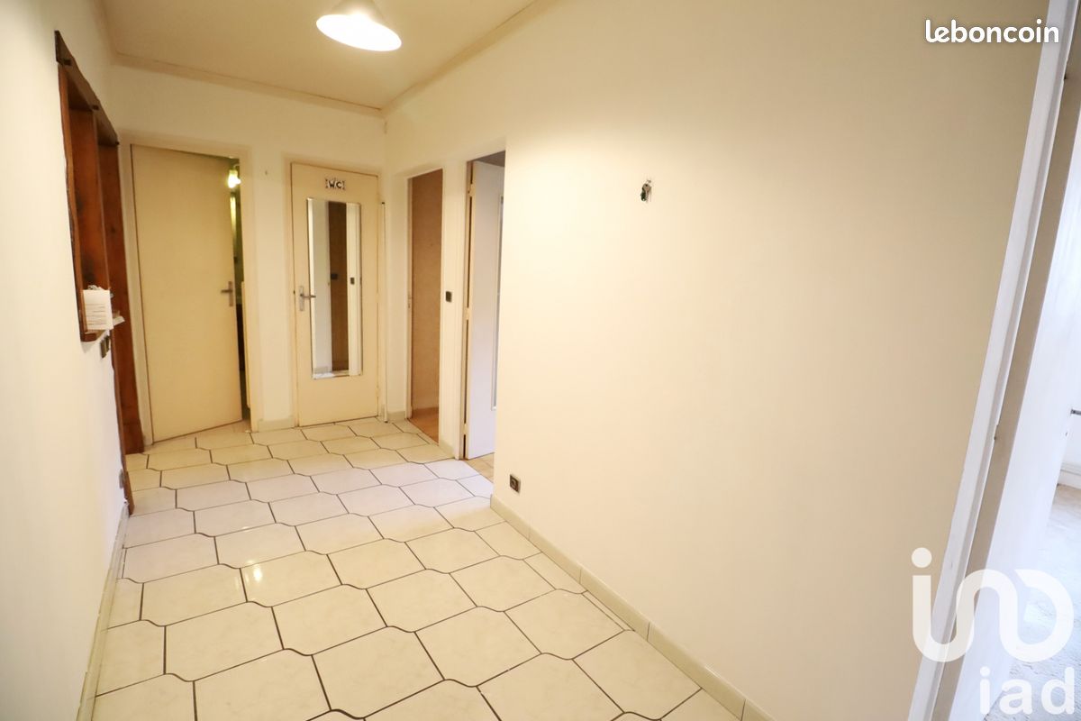 3 rooms Apartment in Orleans, France No. 226868