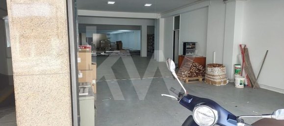 487m² Commercial property in Porto, Portugal No. 43018 5