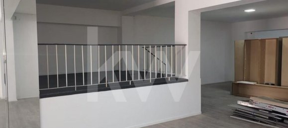 487m² Commercial property in Porto, Portugal No. 43018 3