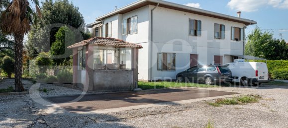 Almacén de 5 habitaciónes en Padua, Italy No. 289032 2