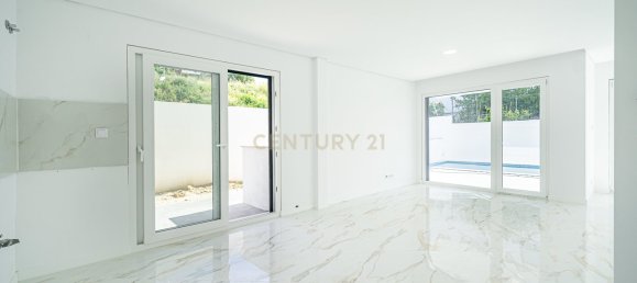 4 bedrooms Villa in Almada, Portugal No. 208927 3