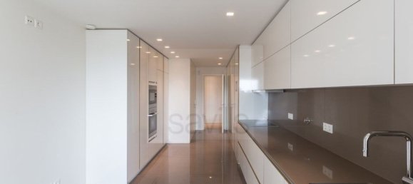 3 bedrooms Apartment in Porto, Portugal No. 94330 8