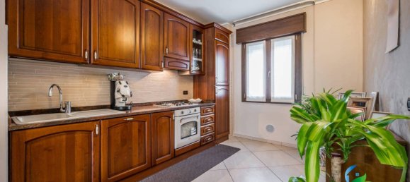 3 bedrooms House in Campogalliano, Italy No. 140662 5