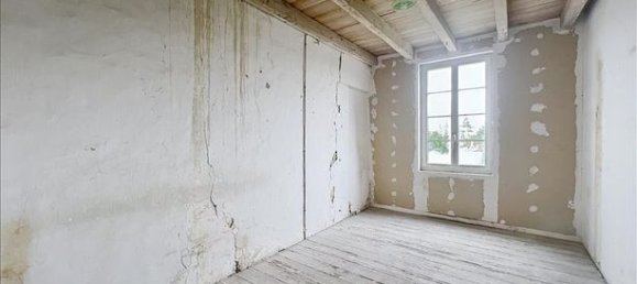 1 bedroom House in Deux-Sevres, France No. 300283 5