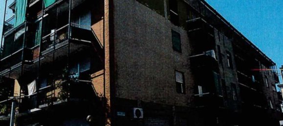 2-salle Appartement à San Giuliano Milanese, Italy No. 5810 20