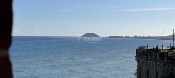 Apartamento de 3 divisões em Borghetto Santo Spirito, Italy N.º 111125 2