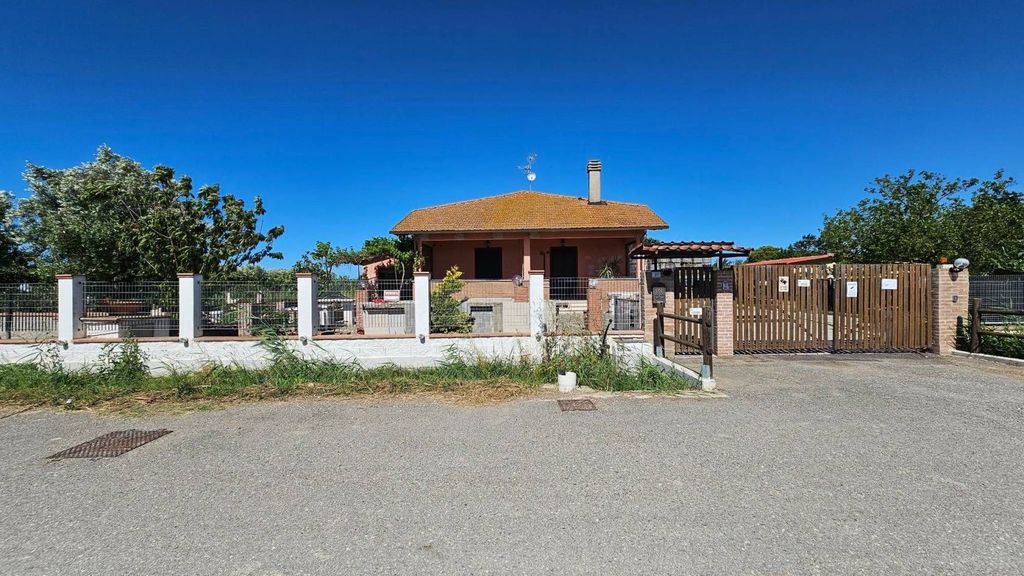 3 bedrooms Villa in Grosseto, Italy No. 313191