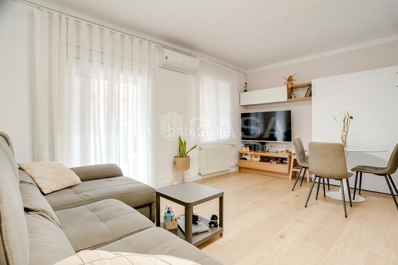 Apartamento de 2 dormitorios en Sant Martí, Spain No. 144080