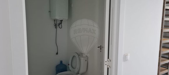 171m² Commercial property in Setubal, Portugal No. 42586 10