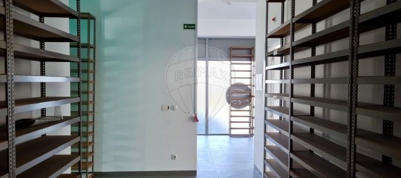171m² Commercial property in Setubal, Portugal No. 42586 6