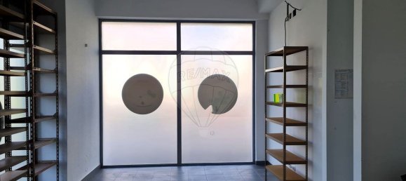 171m² Commercial property in Setubal, Portugal No. 42586 5