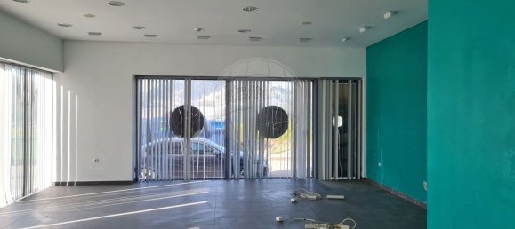 171m² Commercial property in Setubal, Portugal No. 42586 4