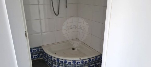 171m² Commercial property in Setubal, Portugal No. 42586 11