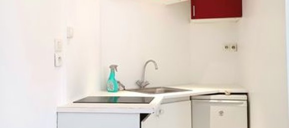 Studio in Paris, France No. 309908 4