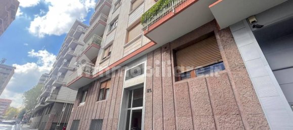 1 bedroom Apartment in Turin, Italy No. 351864 2