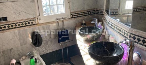 4 bedrooms House in Baza, Spain No. 10159 9