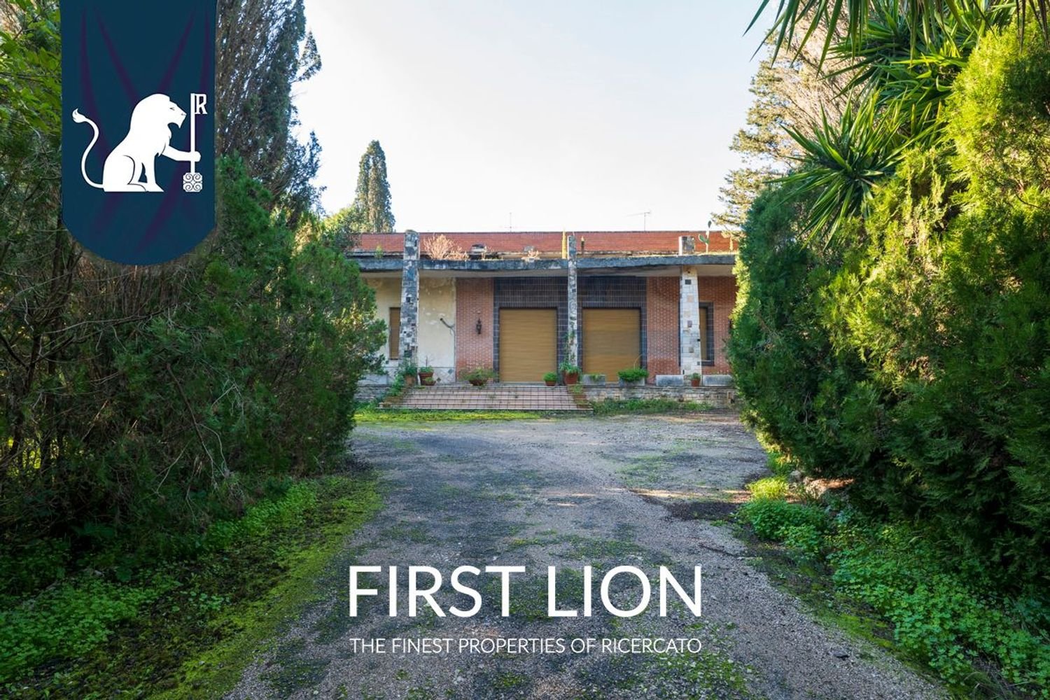 15 rooms Villa in Lecce, Italy No. 170877