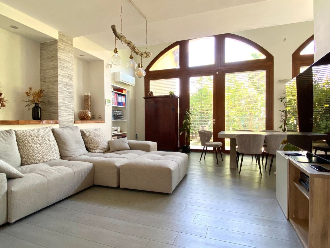 4 bedrooms Villa in San Martino in Rio, Italy No. 382023