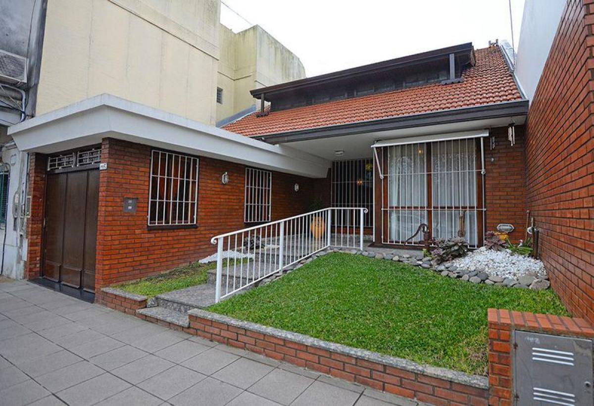 Дом с 3 спальнями в Кильмес, Аргентина № 56879