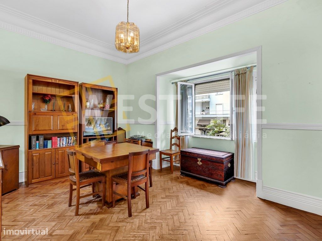 6 bedrooms Apartment in Lisbon, Portugal No. 327549