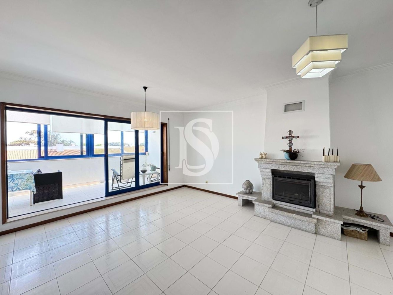 Квартира с 2 спальнями в Эшпозенди, Португалия № 203200