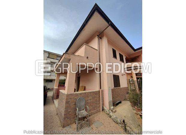 5 rooms Apartment in Crotone, Italy No. 345156