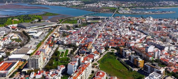 Casa de 3 dormitorios en Portimao, Portugal No. 100396 2