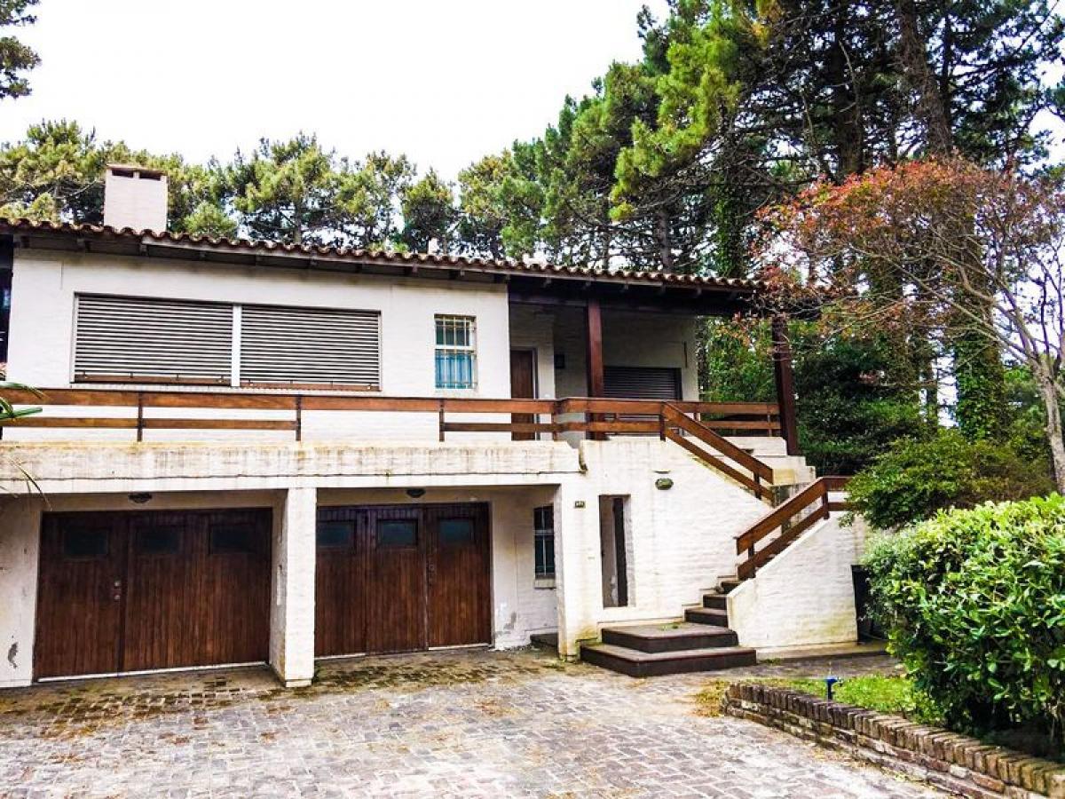 Дом с 4 спальнями в Мар-дель-Плата, Аргентина № 64794