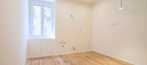 2غرفة شقة في Milan, Italy رقم 261213 3