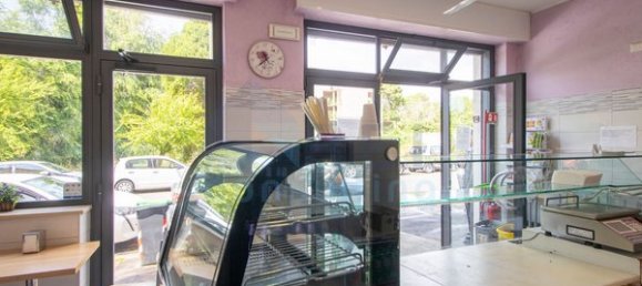 2-salle Propriété commerciale à Rome, Italy No. 50096 2