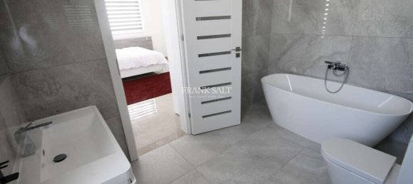 2 bedrooms Penthouse in Sliema, Malta No. 9586 6