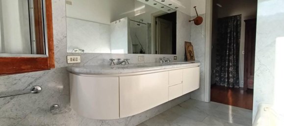 5 rooms Apartment in Borgosesia, Italy No. 18345 10