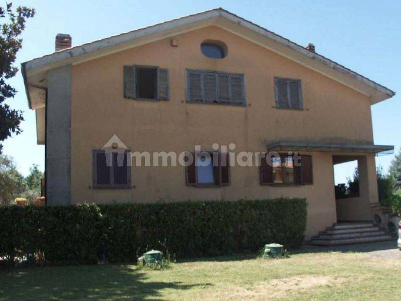 6 bedrooms Apartment in Lariano, Italy No. 189598