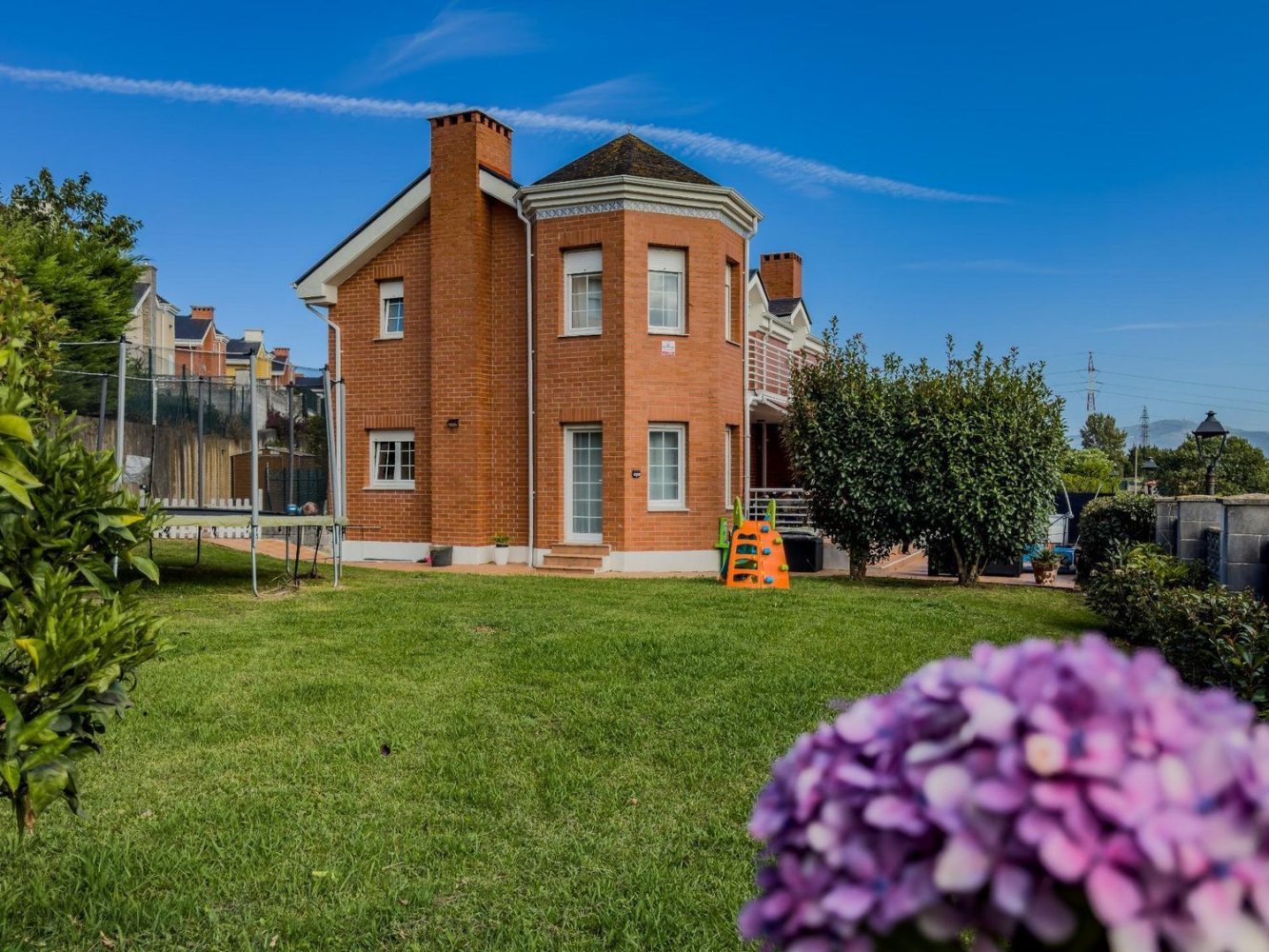 5 bedrooms House in Camargo, Spain No. 272214