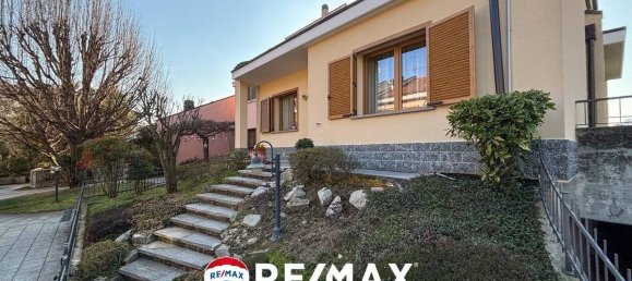 2 bedrooms Villa in Arcisate, Italy No. 211781 2