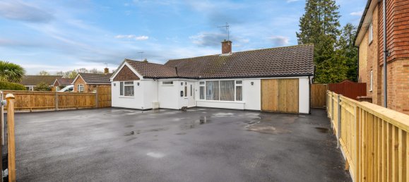 5 bedrooms Bungalow in Horley, United Kingdom No. 1061 2