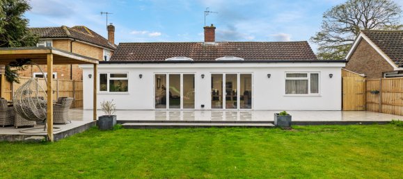 5 bedrooms Bungalow in Horley, United Kingdom No. 1061 8