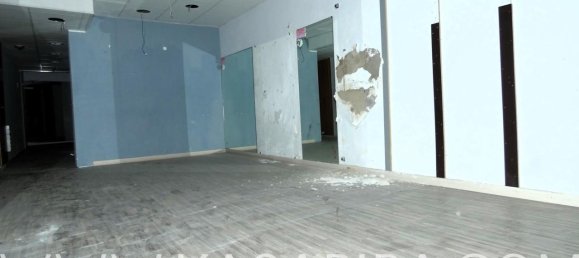 Propiedad comercial de 4 dormitorios en Castellón de la Plana, Spain No. 72044 6