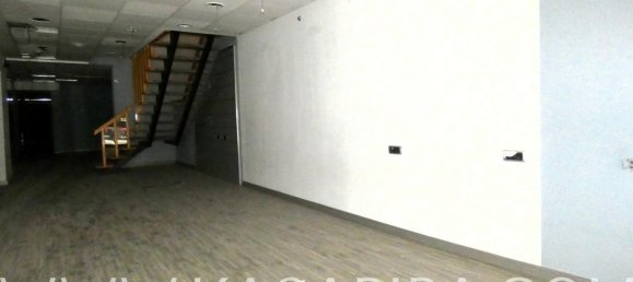 Propiedad comercial de 4 dormitorios en Castellón de la Plana, Spain No. 72044 4