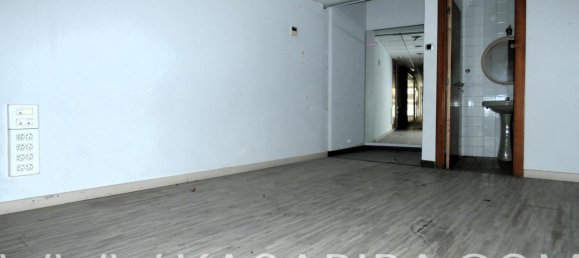 Propiedad comercial de 4 dormitorios en Castellón de la Plana, Spain No. 72044 7