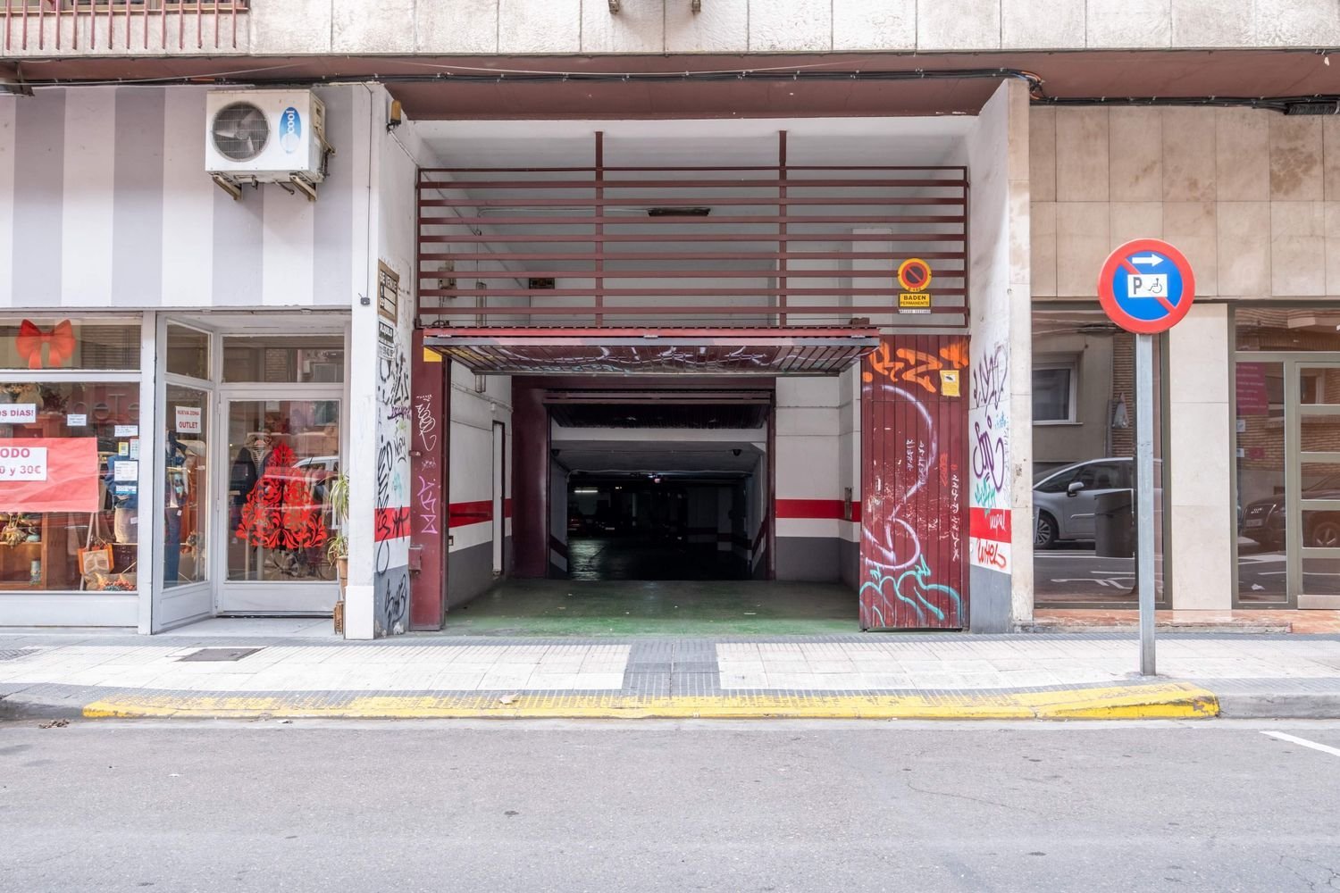 26m² Garage in Zaragoza, Spain No. 61594