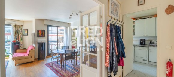 Квартира с 3 спальнями в Париж, Франция № 318489 3