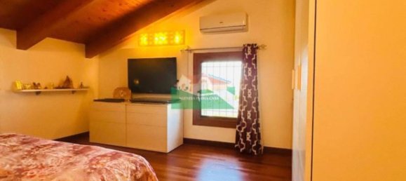 2 bedrooms House in Ravenna, Italy No. 299119 2