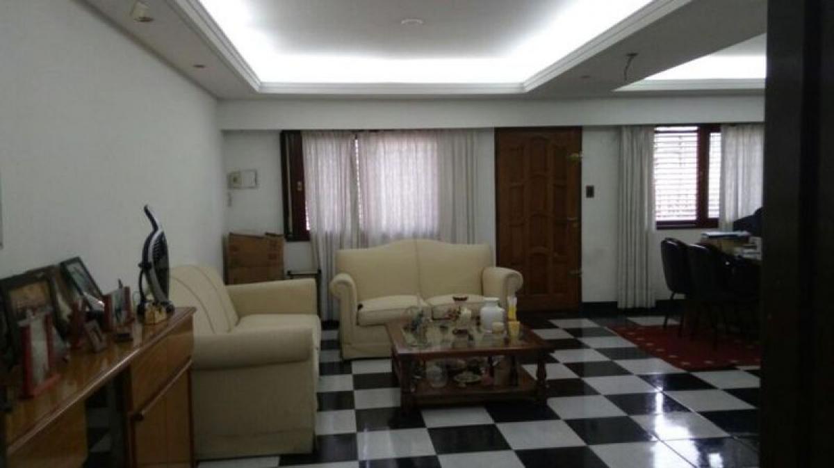 Casa T4 em Moron, Argentina N.º 72697