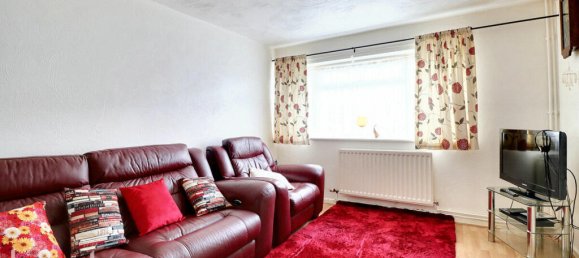 3 bedrooms House in Dagenham, United Kingdom No. 4818 2